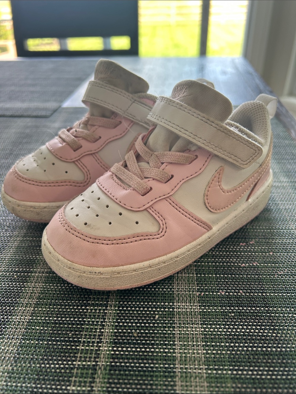 Nike Toddler Girls Kids White and Pink Low-Top Sneakers with Hook-and-Loop Strap